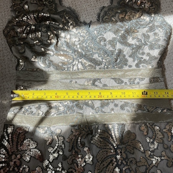 Tadashi Shoji Pailette Sheath Dress Smoke Pearl Size 4 - Picture 8 of 10